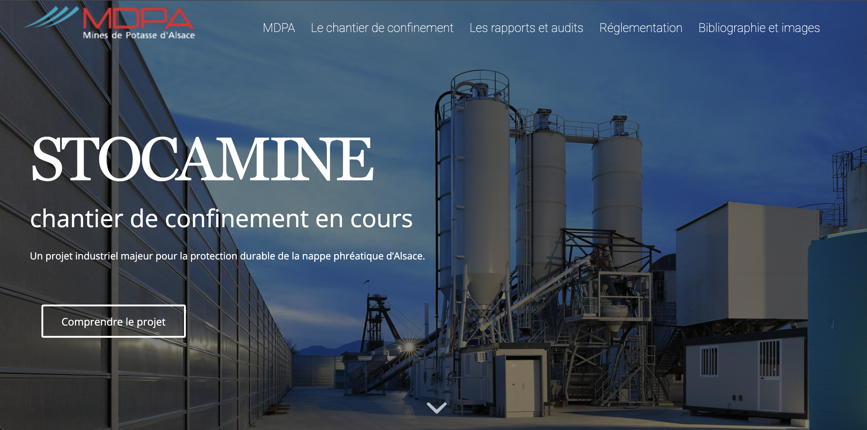 Page d'accueil du site MDPA-Stocamine, fond bleu nuit, titre Stocamine et vue du site industriel.